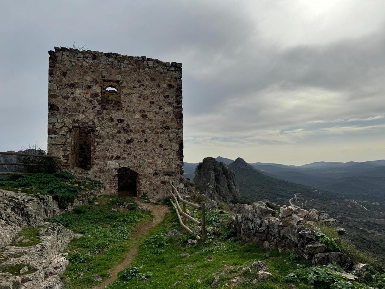 Affittacamere Alma De Villuercas Cabañas del Castillo Esterno foto